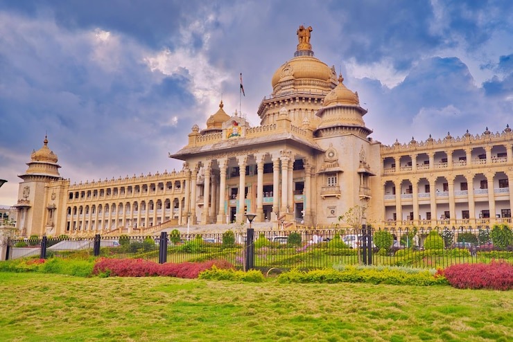 https://salarnews.in/public/uploads/images/newsimages/maannewsimage23122024_193607_vidhana soudha.jpg